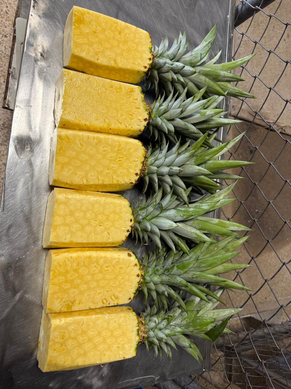 Piña fresca cortada · calibre premium